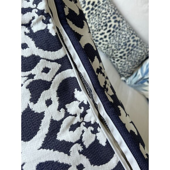 JACQUARD EURO 26" x 26" Pillow DOWN FILLED Navy & White Damask Pattern Zipper - Picture 7 of 9